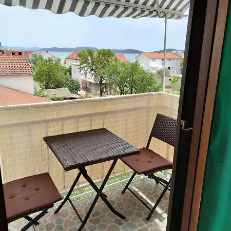 Apartment Srima *